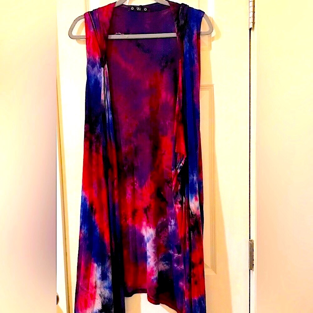 Long floaty vest with hoodie. Maroon and navy